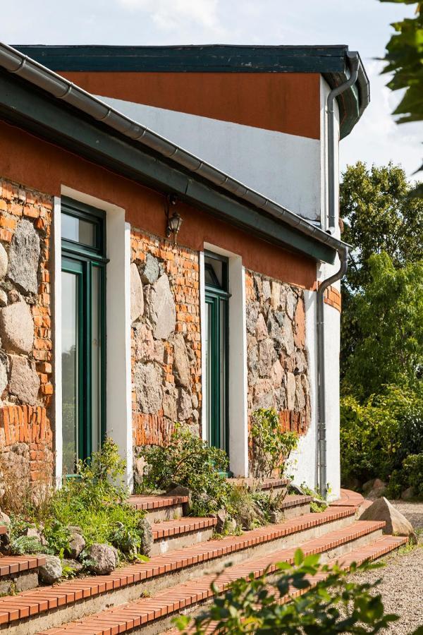 Mitten In Der Natur : Ferienwohnung Mit 3 Schlafzimmern, Neu Eingerichtet Neu Gaarz Kültér fotó